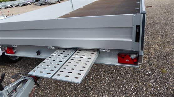 Boss 950-3500 ladtrailer m/3 aksler og surringsbeslag i bund